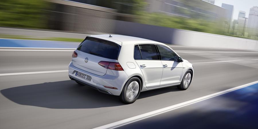  Volkswagen e-Golf 2017 года  (WW) (фото 8 из 49)